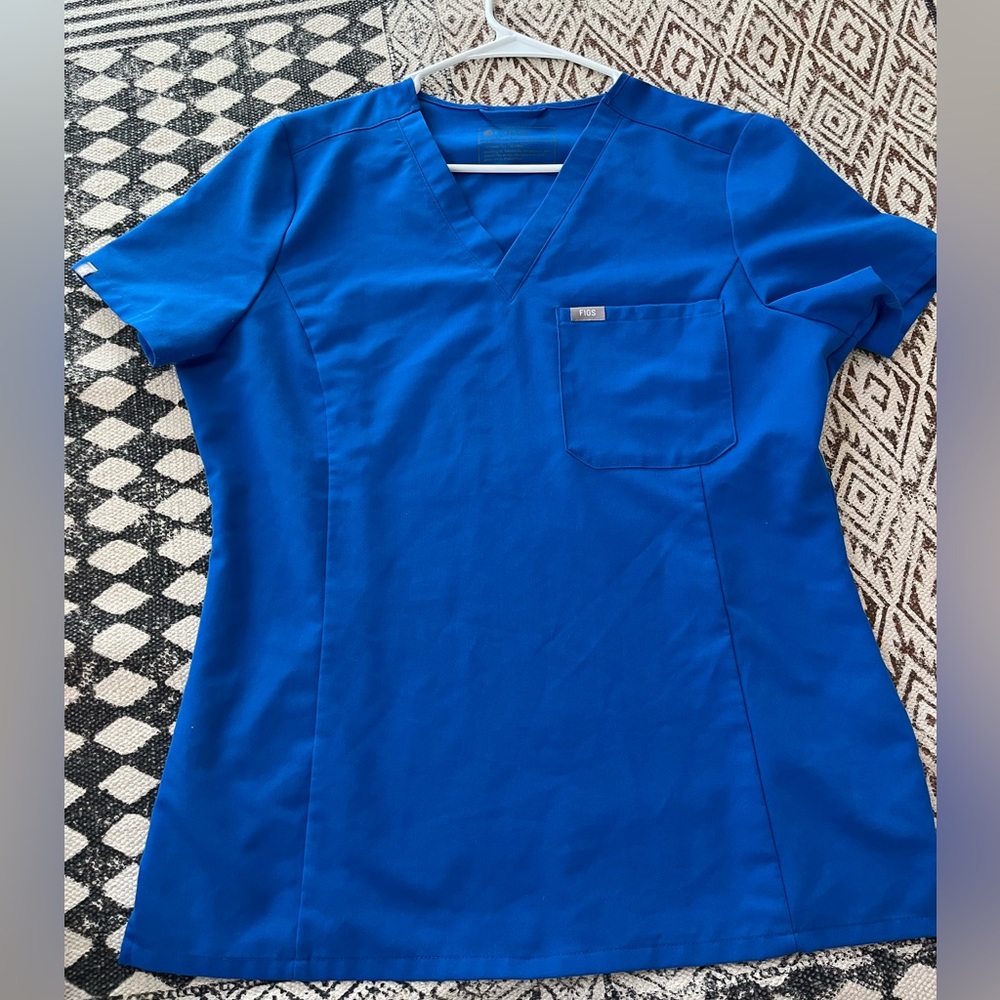 FIGS SCRUB TOP SIZE LARGE